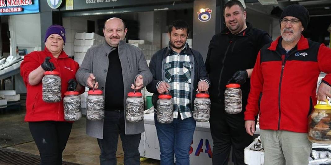 Hamsinin mevsimi geçmeden hazırlık başladı! Sofralar 4 mevsim bu lezzetle şenleniyor: Kilosu 1500 TL’den satışa sunuluyor 4